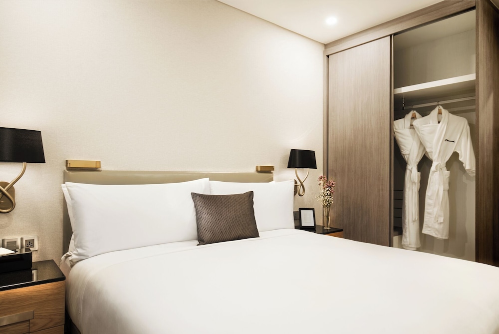 2 BEDROOMS, DELUXE