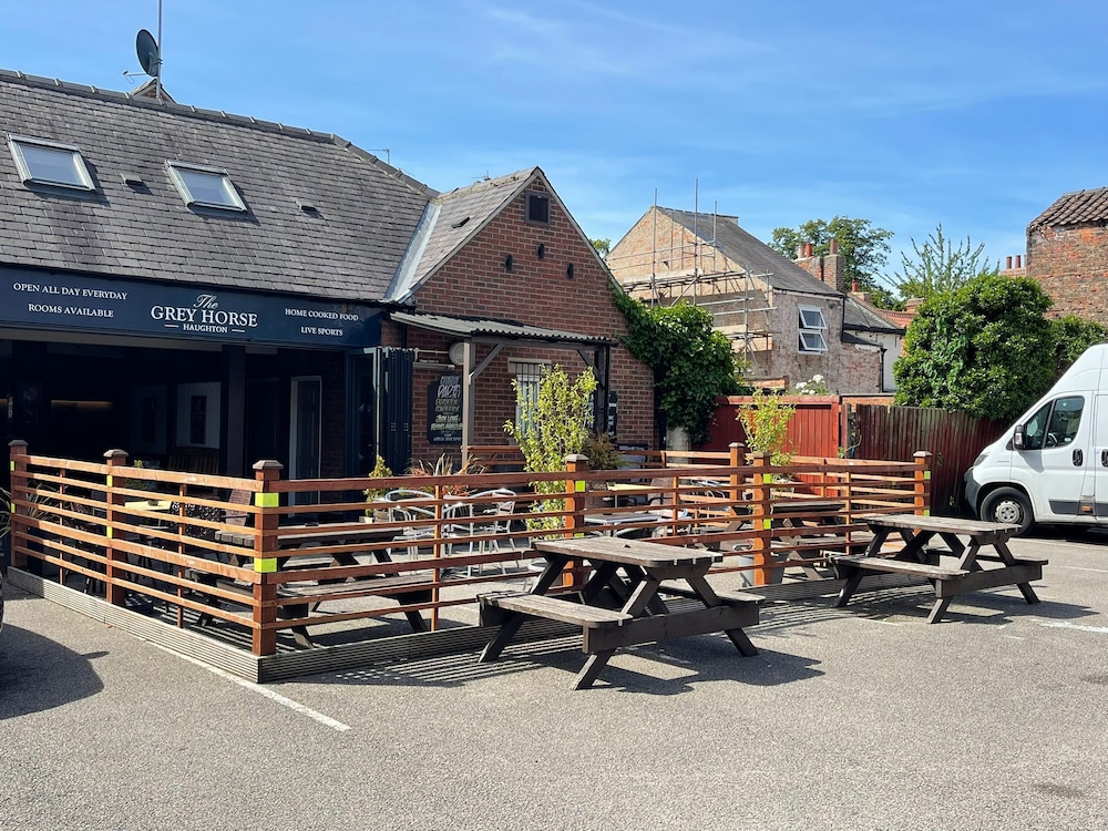 The Grey Horse 36/37