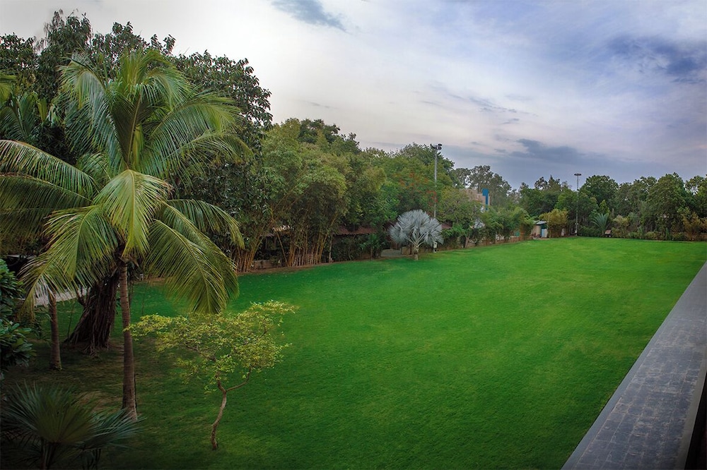 Narayani Heights Hotel and Resort 16/17