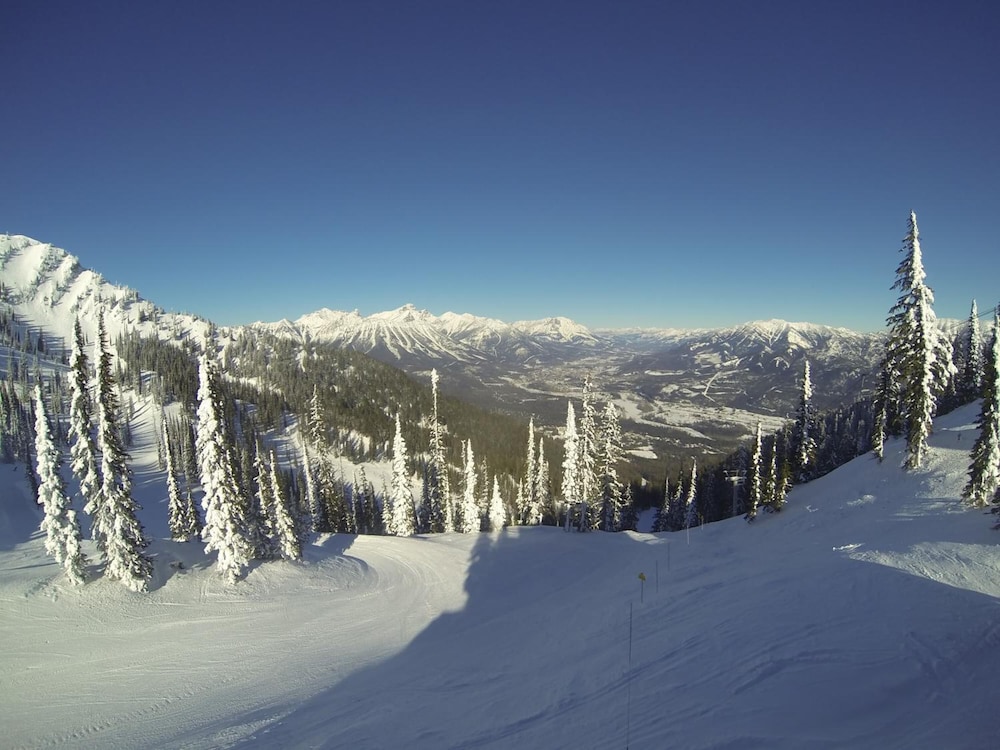 Fernie Slopeside Lodge 10/20
