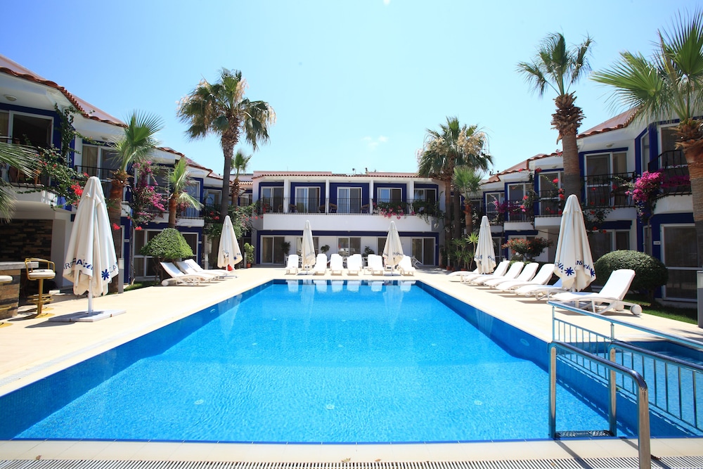 Catamaran Hotel 51/55
