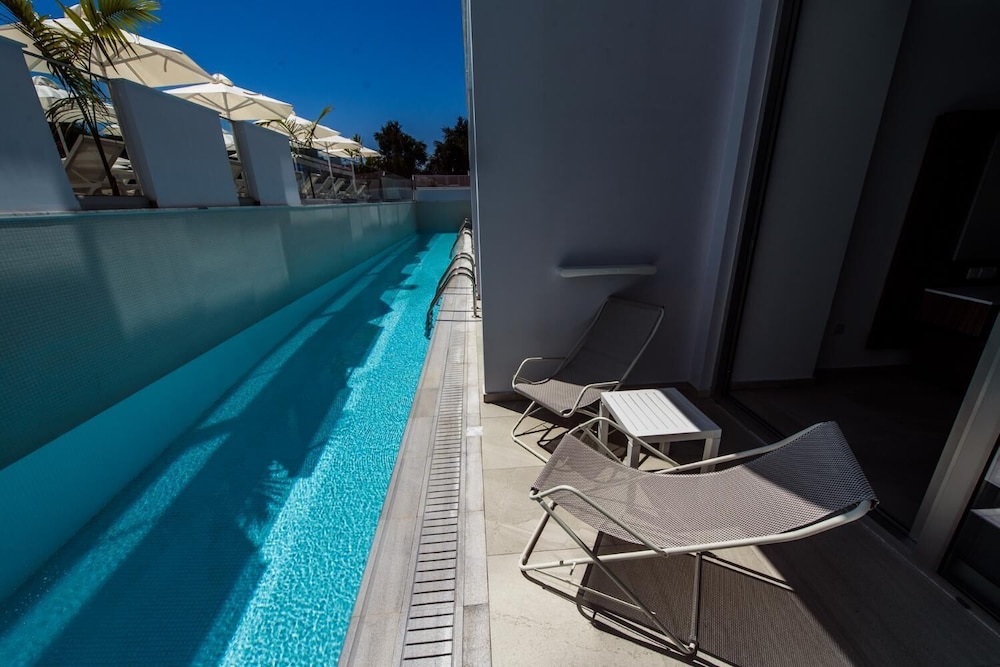 Eleana Hotel 29/34