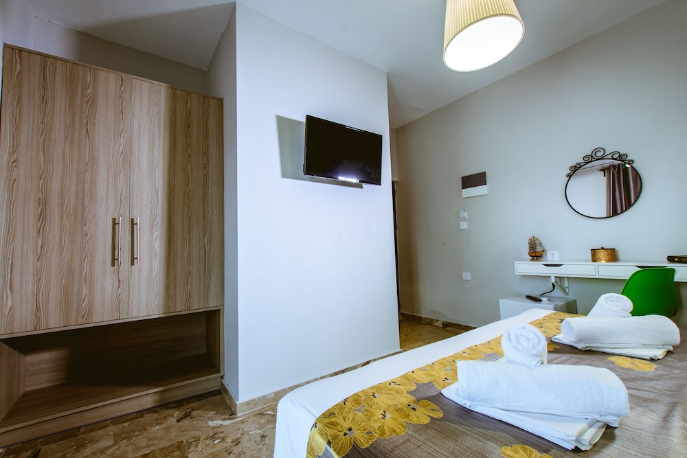 Gregory Comfort Hotel 9/46