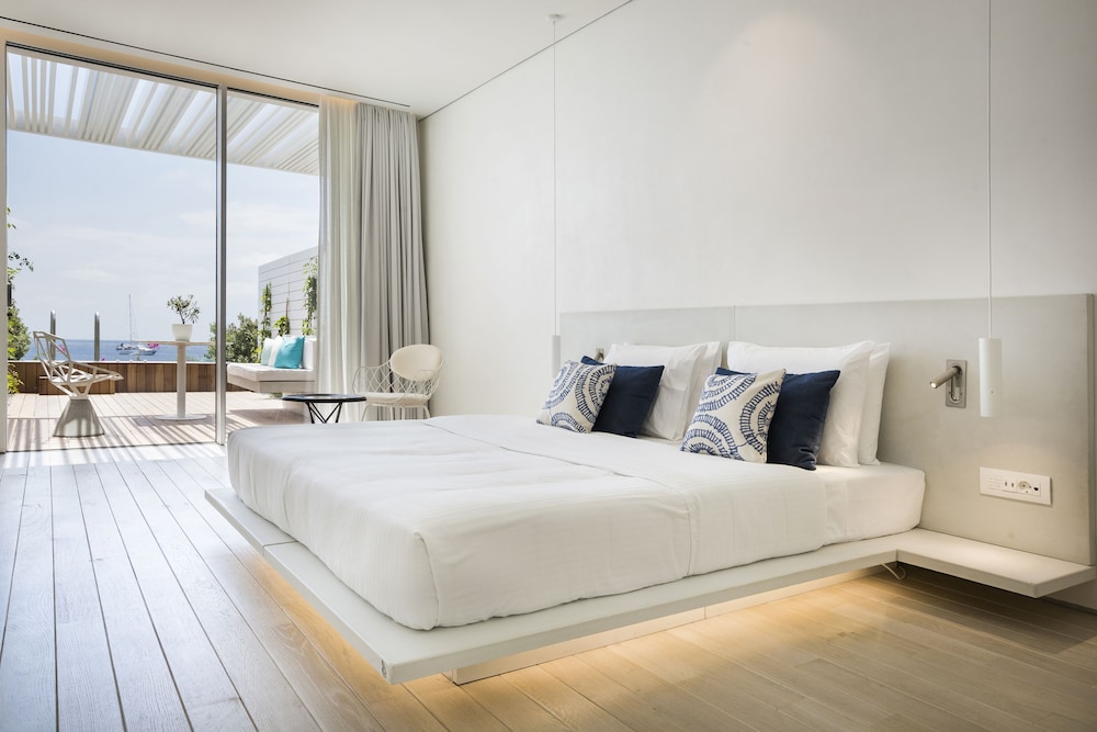 Mykonos Dove Beachfront Hotel 27/73