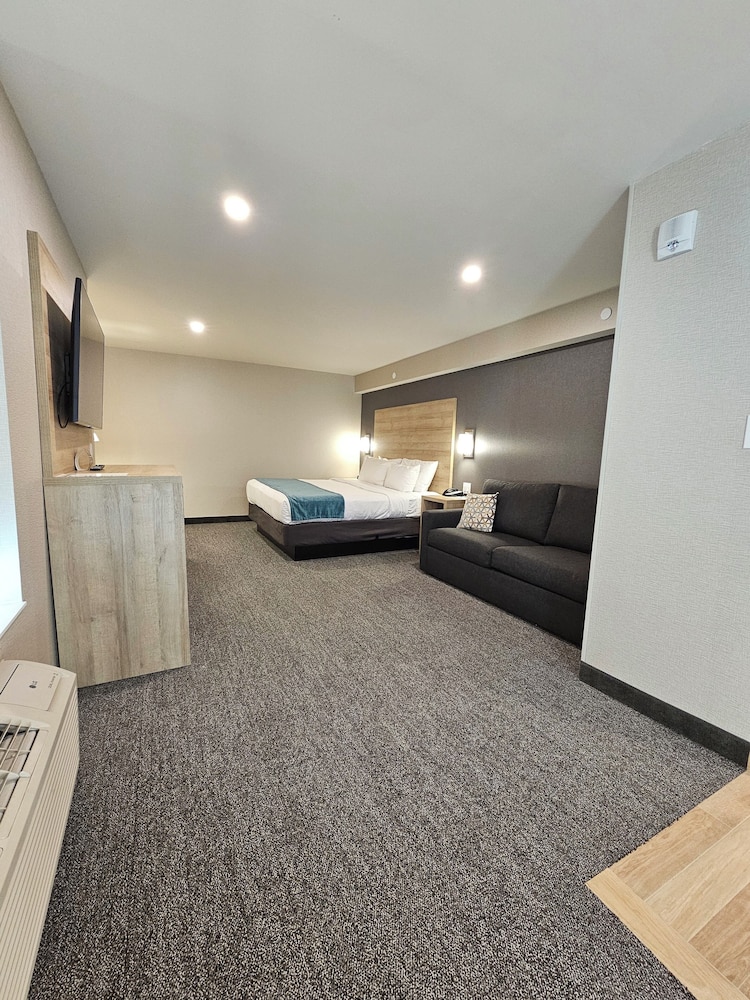Imperial Hotel and Suites 10/60