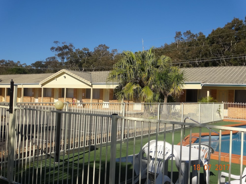 FORSTER PALMS MOTEL 10/50