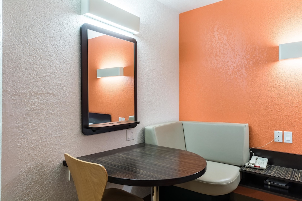 Motel6 Uvalde, TX 36/51