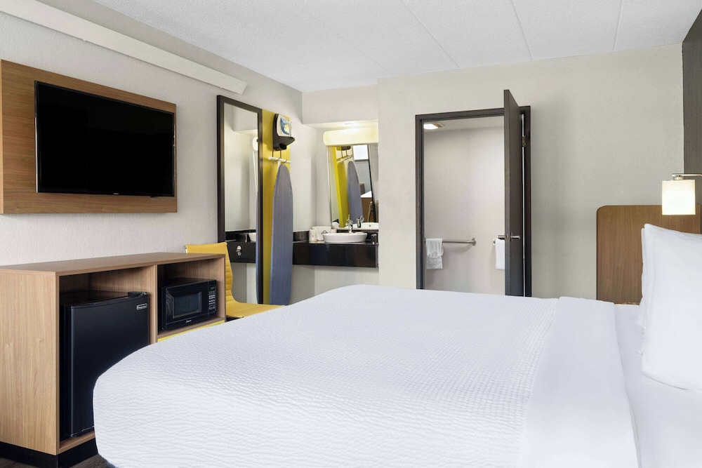Days Inn by Wyndham Columbus/Worthington 32/43