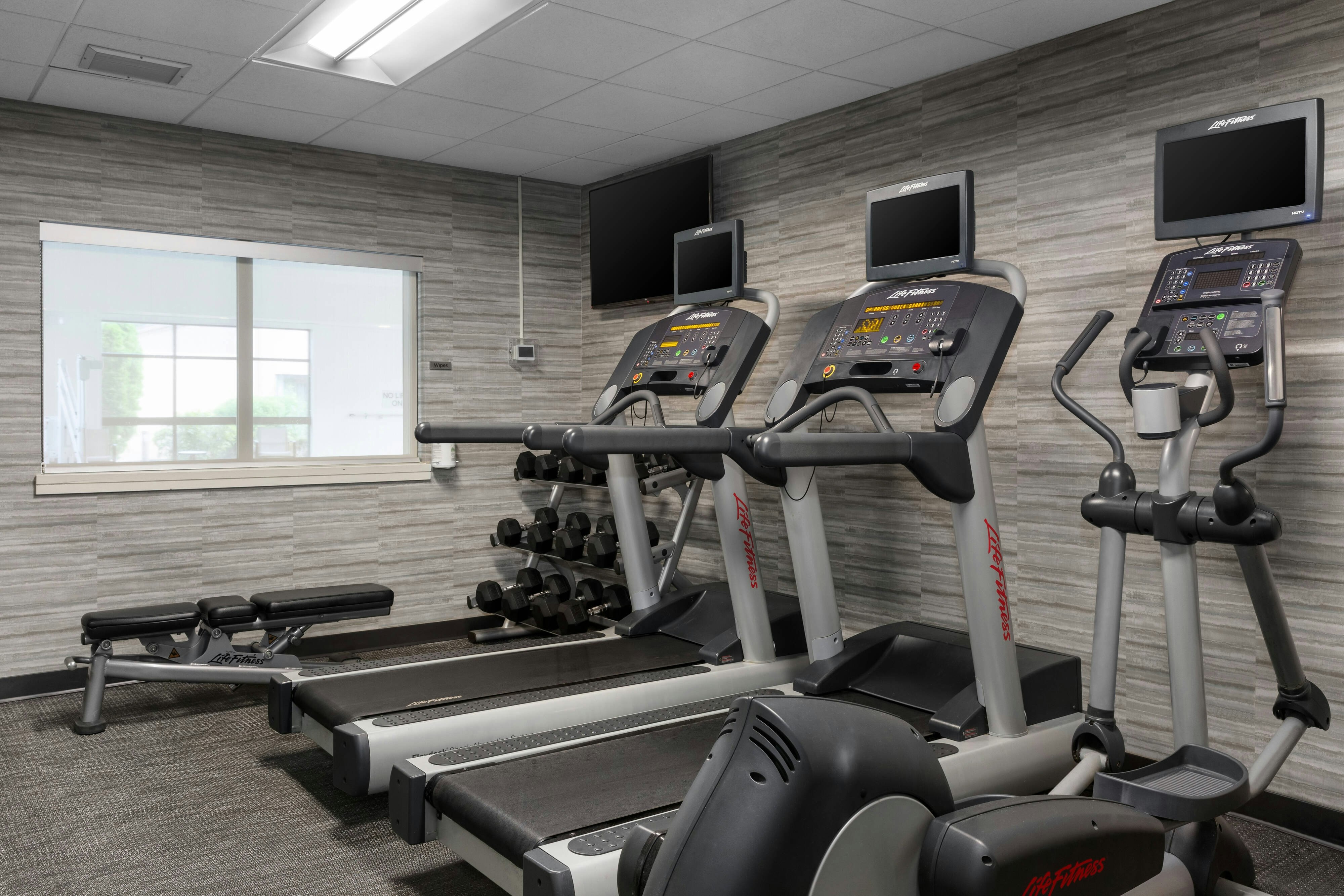 Courtyard Fishkill by Marriott 16/34