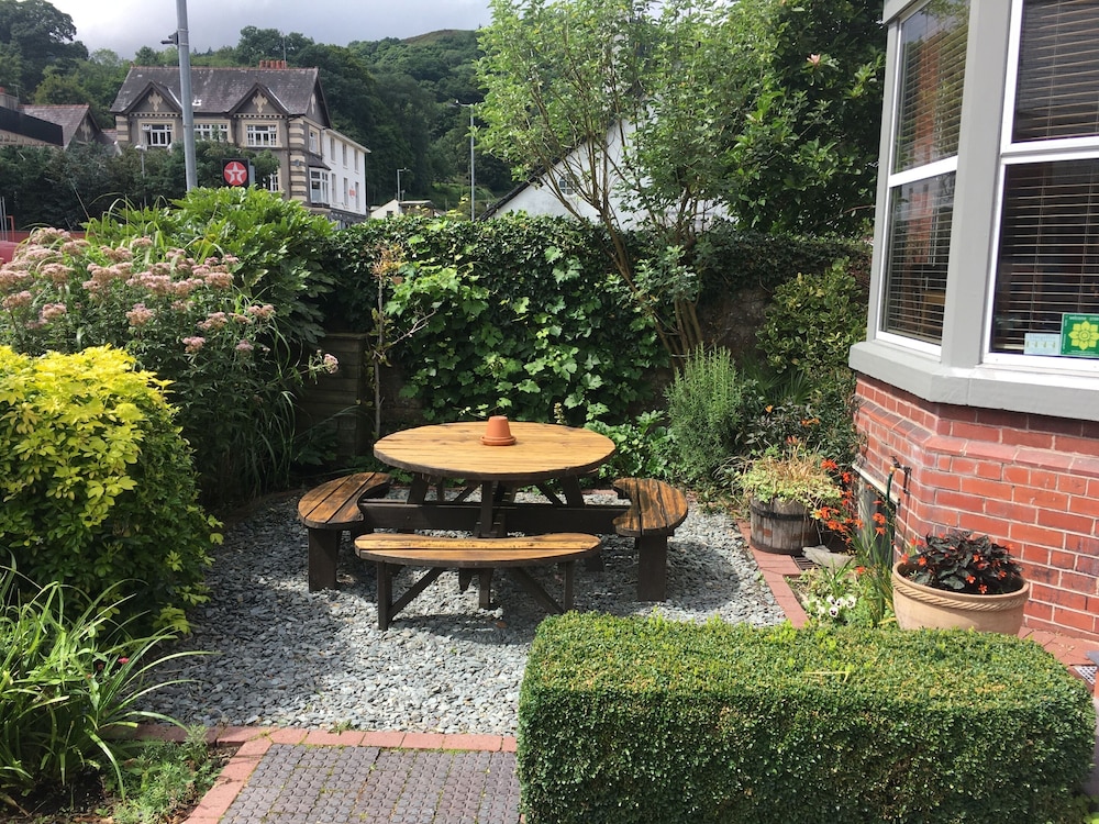 Llangollen Hostel 62/67