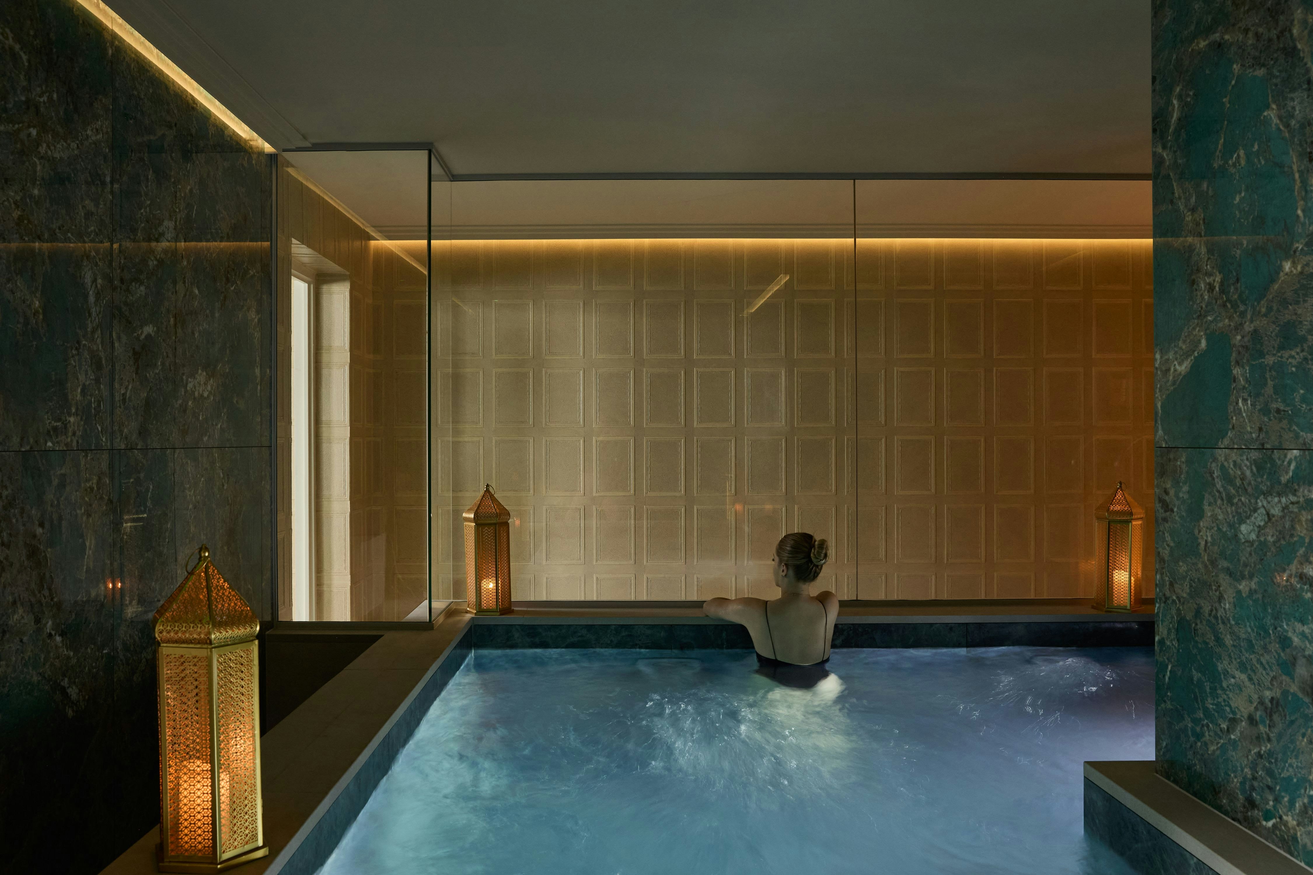 Milestone Hotel 43/85