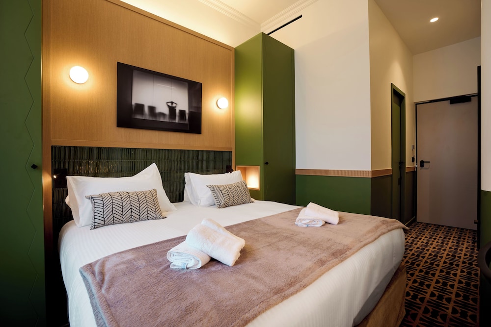 SUPERIOR, KING BED