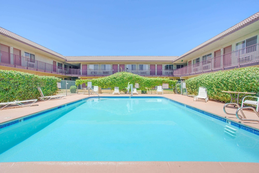 Baymont by Wyndham Coalinga 13/24