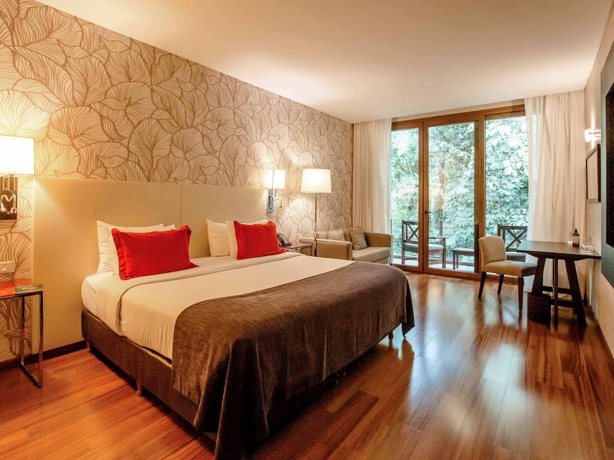 SUPERIOR, KING BED