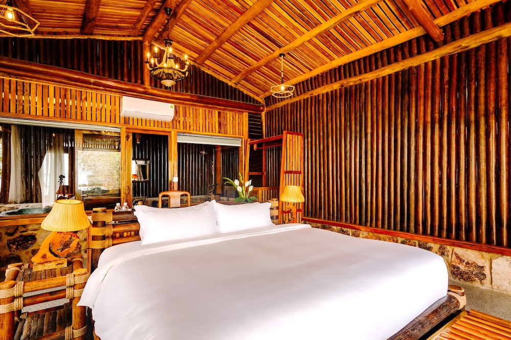 1 Bedroom, Ong Lang, Villa, King Bed, Bay Front