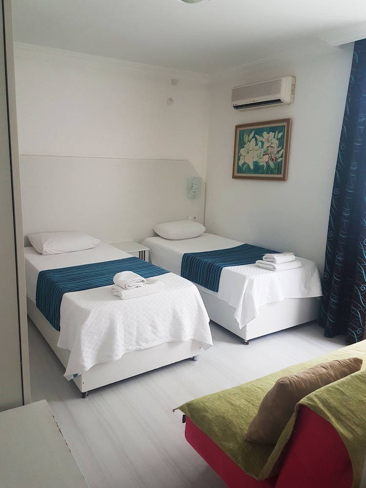 DELUXE, TWIN BEDS