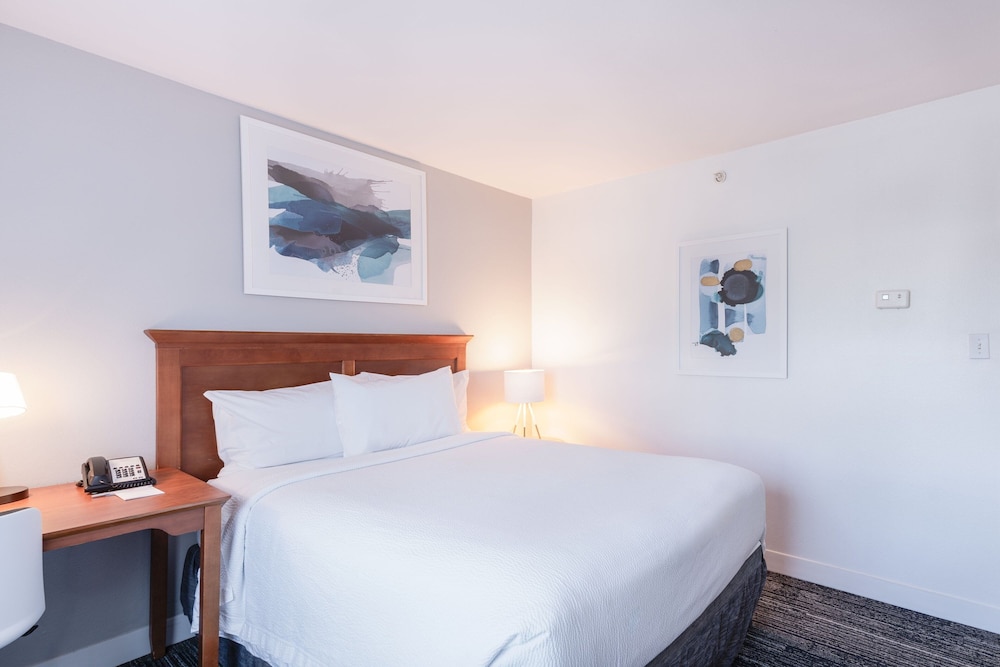 2 BEDROOMS, SUITE