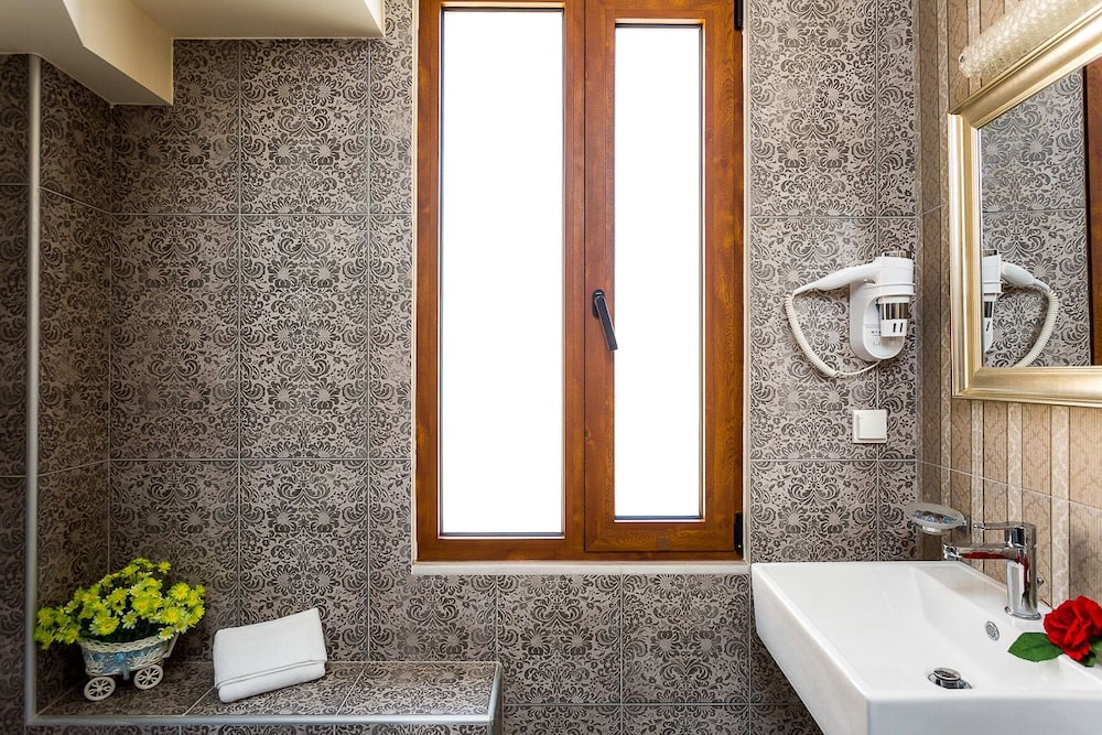 Polyxenia Boutique Hotel 47/50