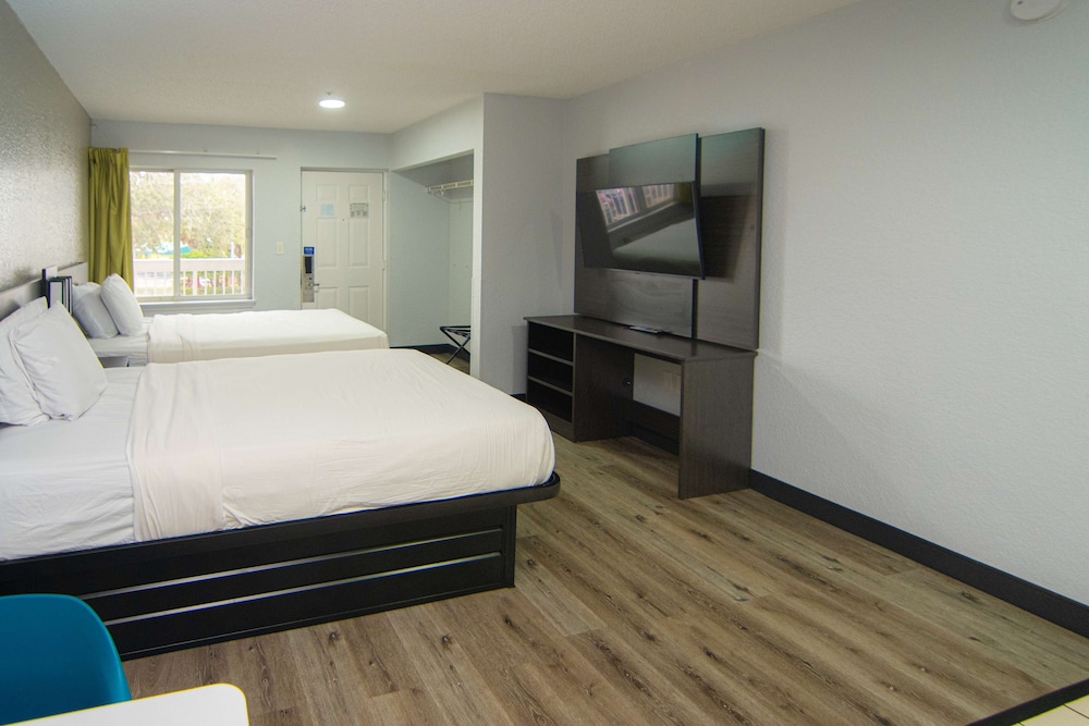Studio 6 Extended Stay - West Palm Beach, FL 19/52