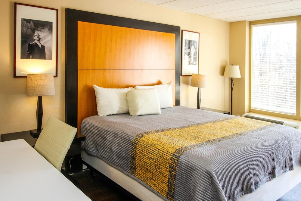 APM Inn & Suites 19/54