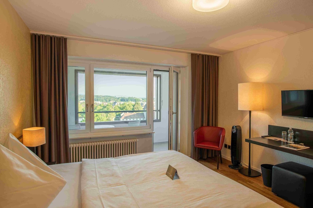 Hotel Illuster 15/50