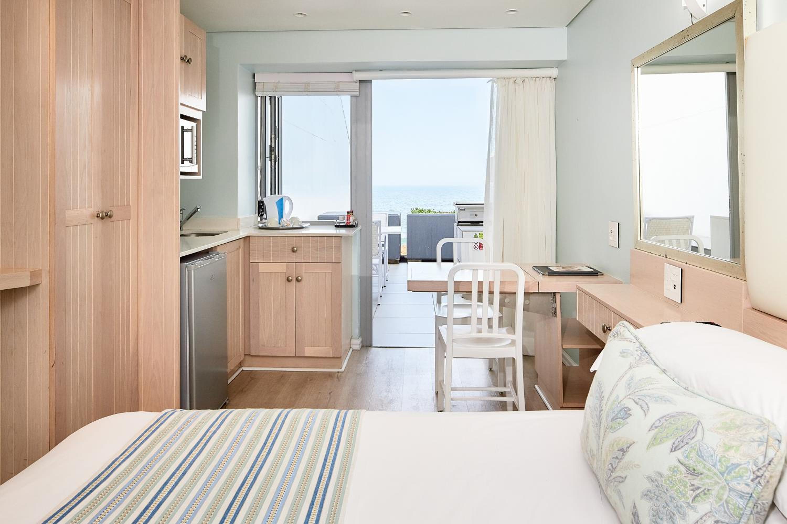 Room, Sea View