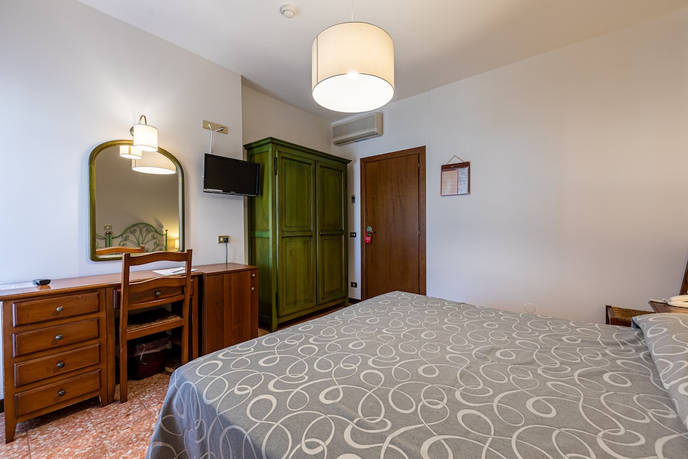 Hotel Bisesti 12/50