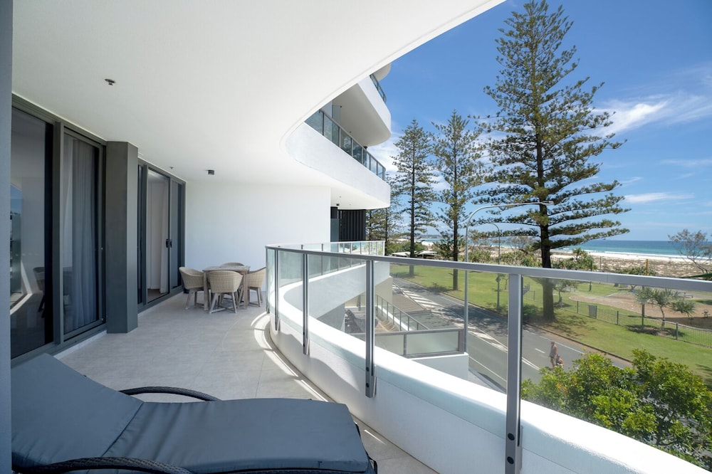 X Kirra Apartment 3/50