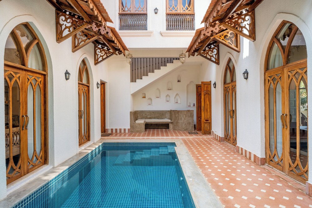 ELIVAAS 4 BHK with Pvt Pool and Media Room Samukha 35/55