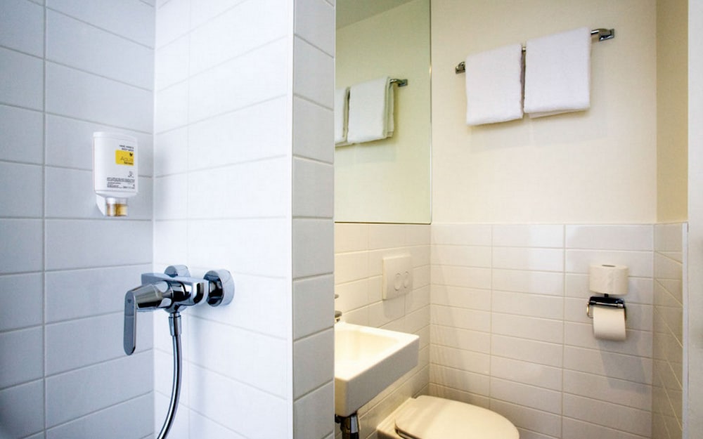 easyHotel Amsterdam City Centre 66/66