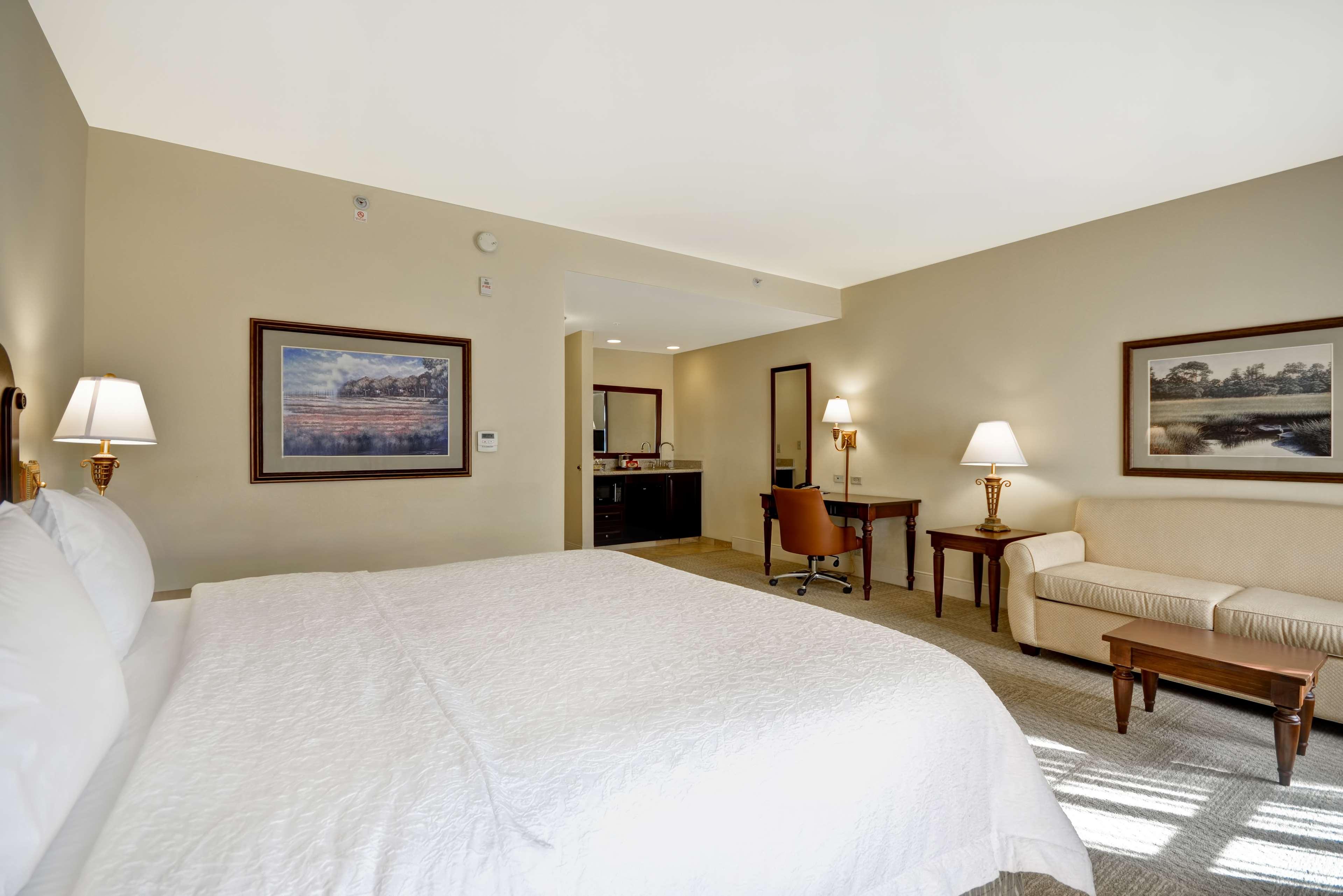 STUDIO, SUITE, KING BED, SOFA
