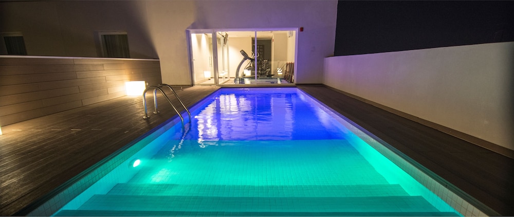 swimming pool spa