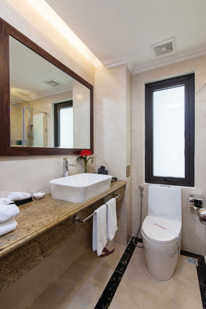 Hanoi Central Hotel & Residences 10/65