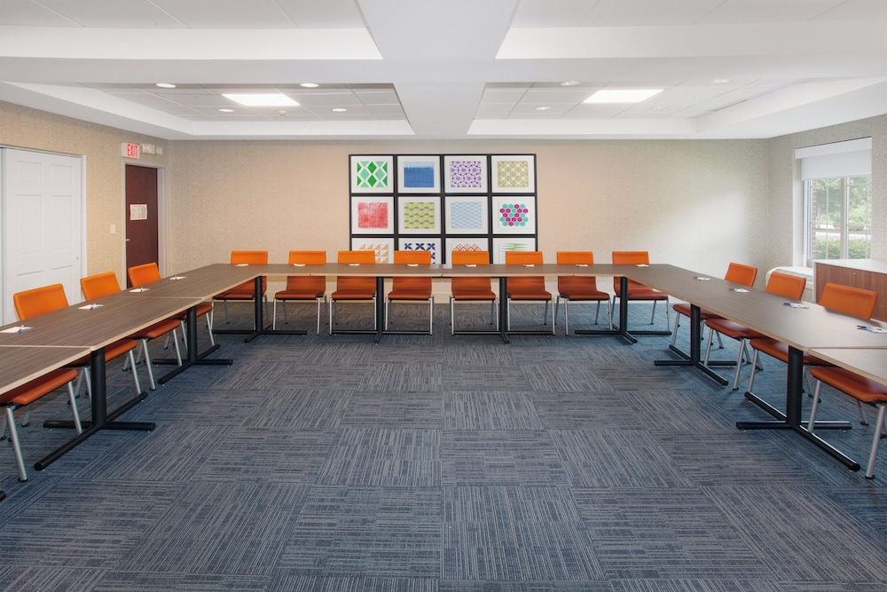 Holiday Inn Express Haskell-Wayne Area 63/75