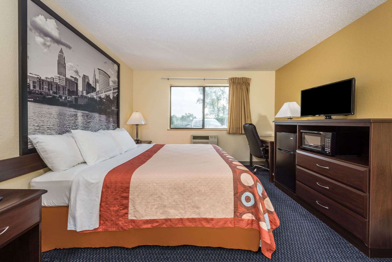 Super 8 By Wyndham Franklin/Middletown Area 5/29