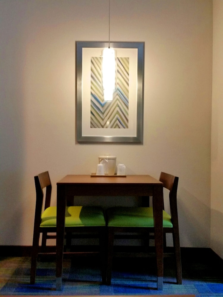 Holiday Inn Express Hotel And Suites Clifton Park 53/55