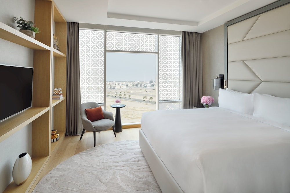 JUNIOR SUITE, KING BED