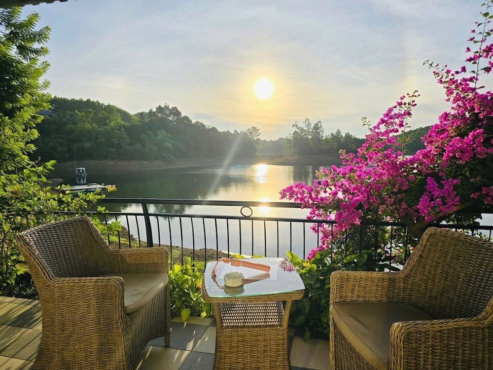 Phong Nha Lake House 57/74