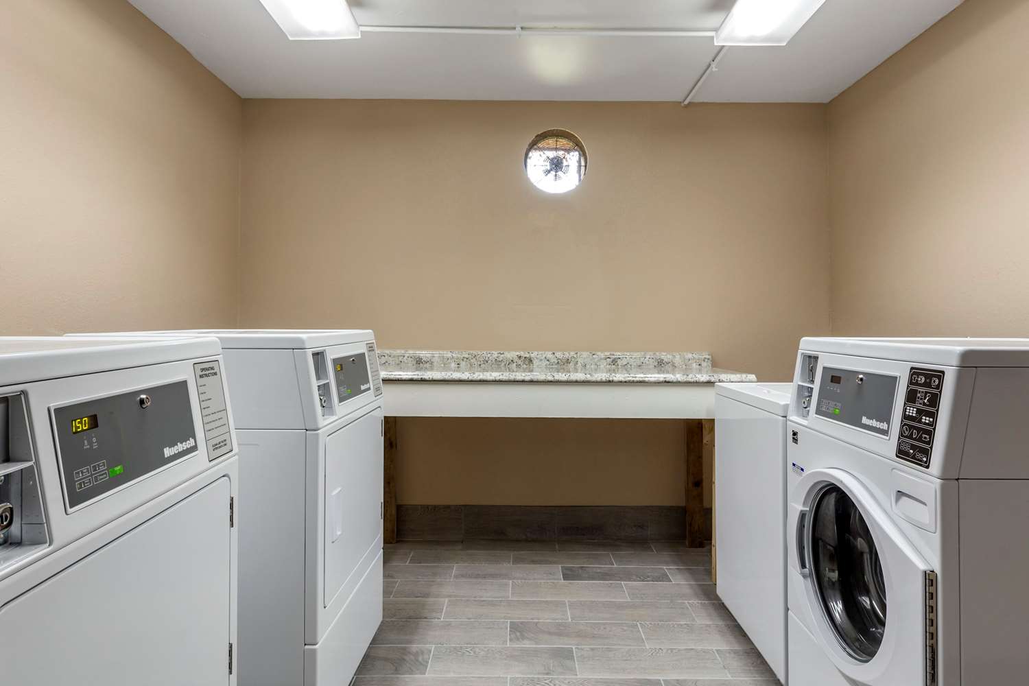 Comfort Inn & Suites Spring Lake - Fayetteville near Fort Bragg 23/26