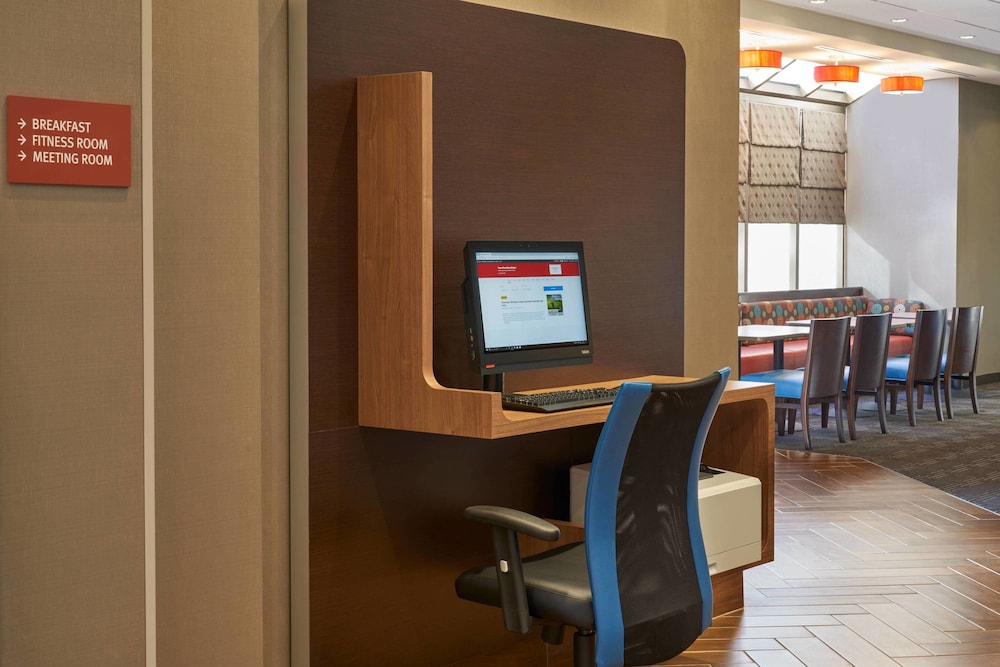 Towneplace Suites By Marriott Windsor 23/31