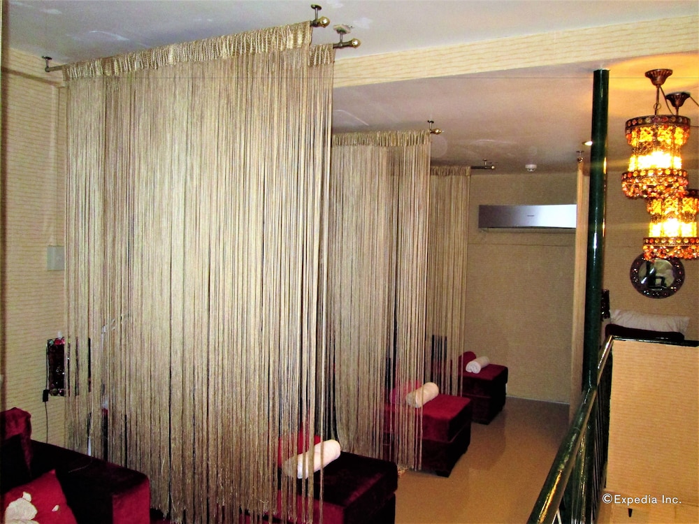 Uptown Condotel 41/73