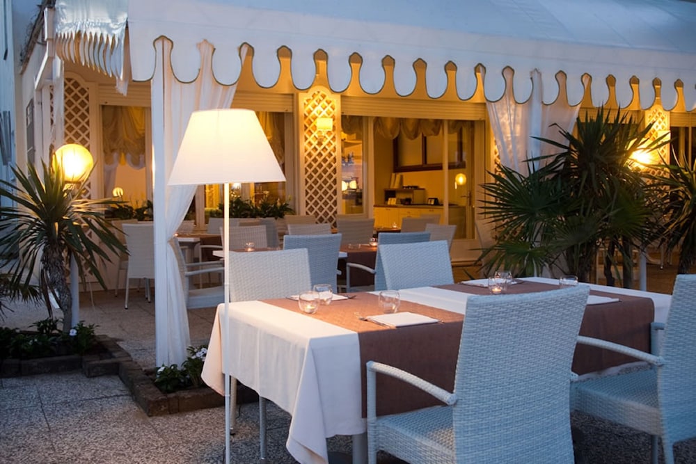 HOTEL PARIOLI 15/42