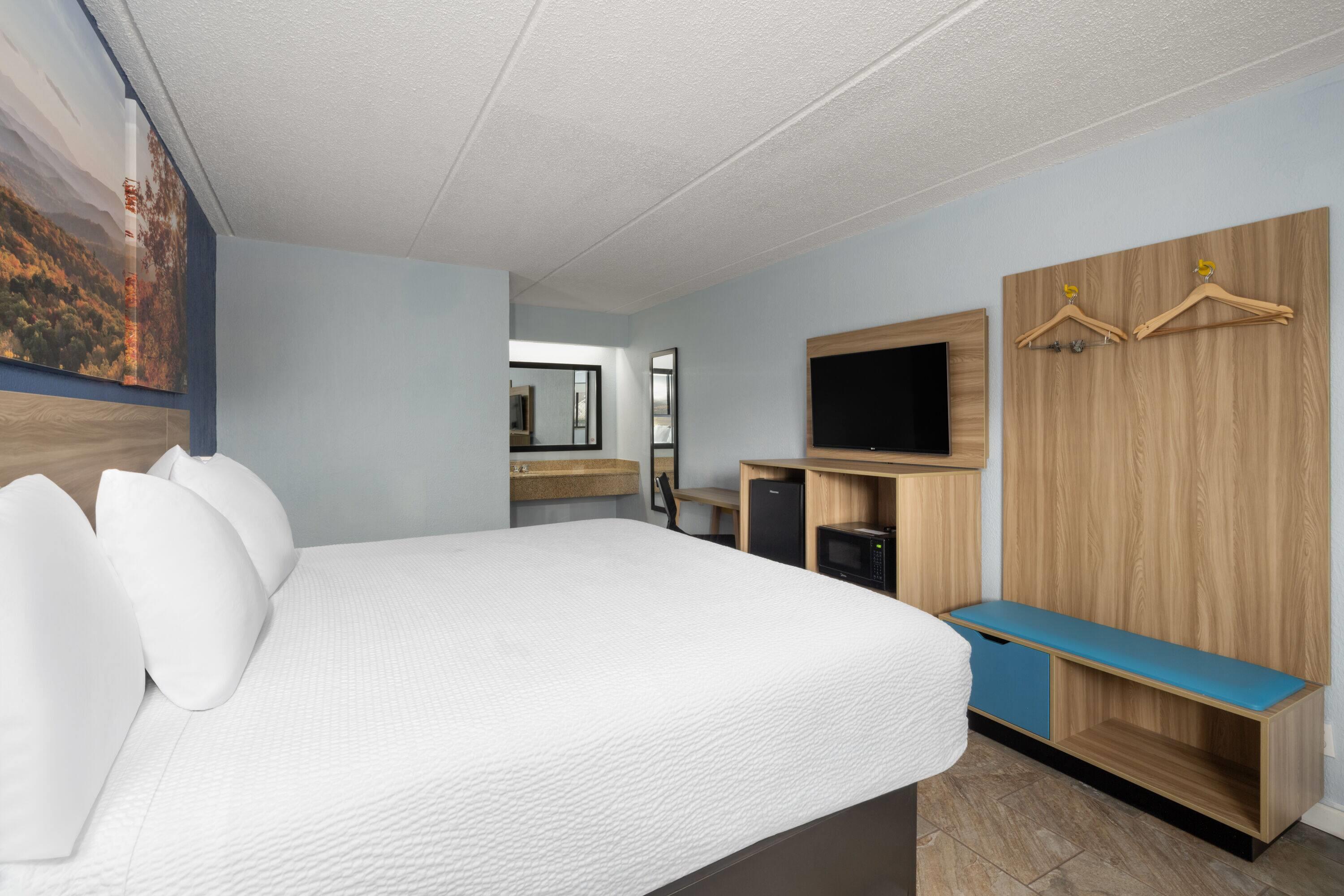 Days Inn by Wyndham Charlotte University 7/35