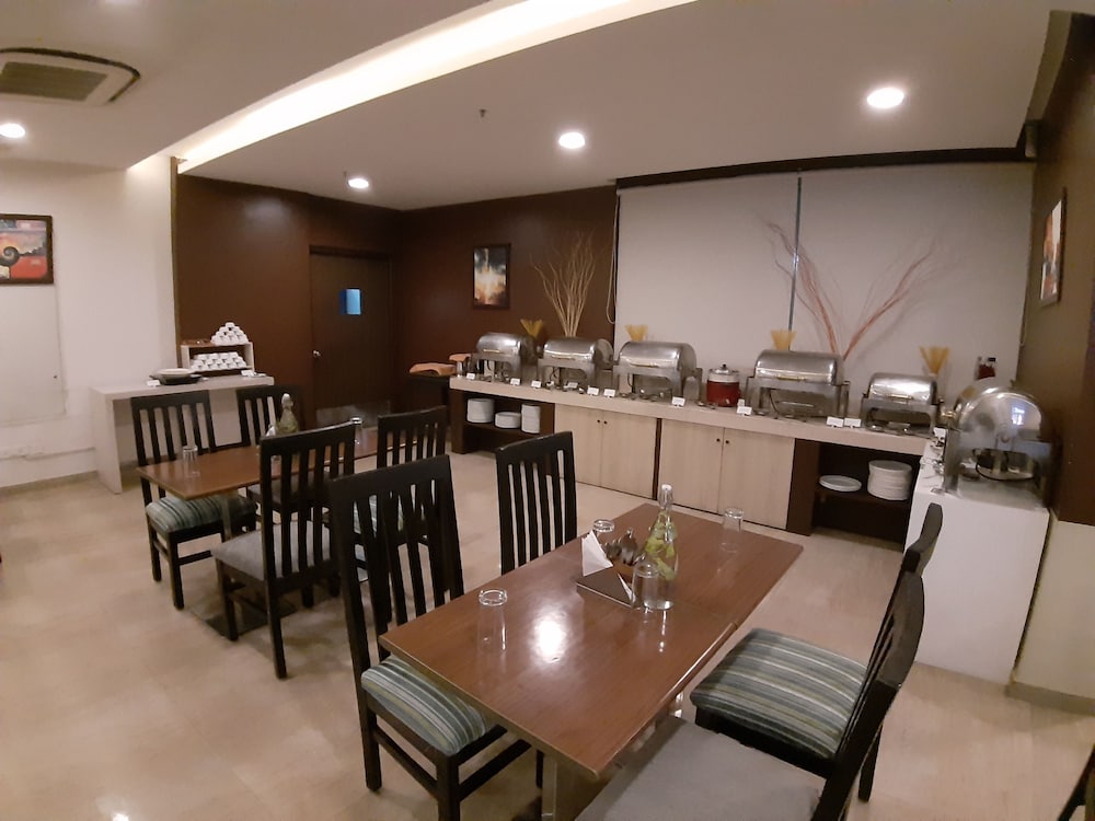 Starlit Suites 33/50