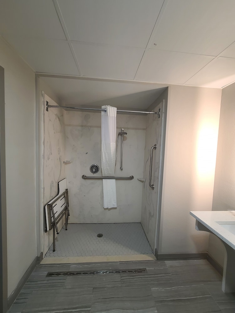 Comfort Inn Boston Milford 14/29