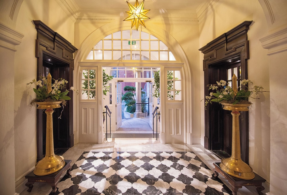 THE LALIT LONDON 12/72