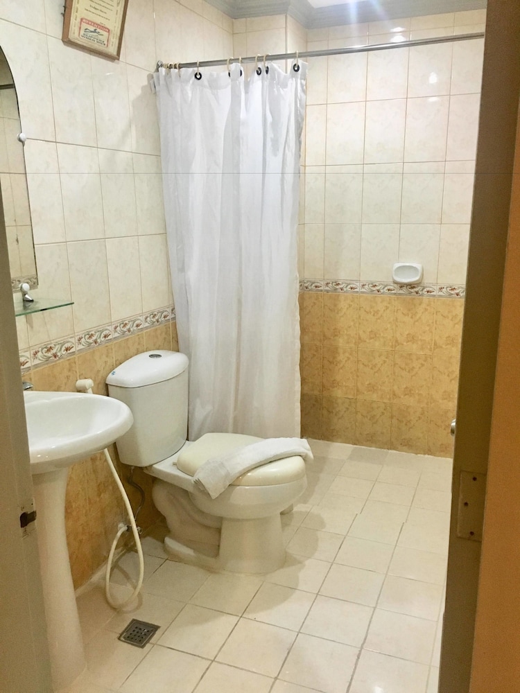 Lourdes Family Suites Makati powered by Cocotel 36/41