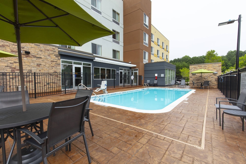 Fairfield Inn And Suites By Marriott Atlanta Woodstock 2/39
