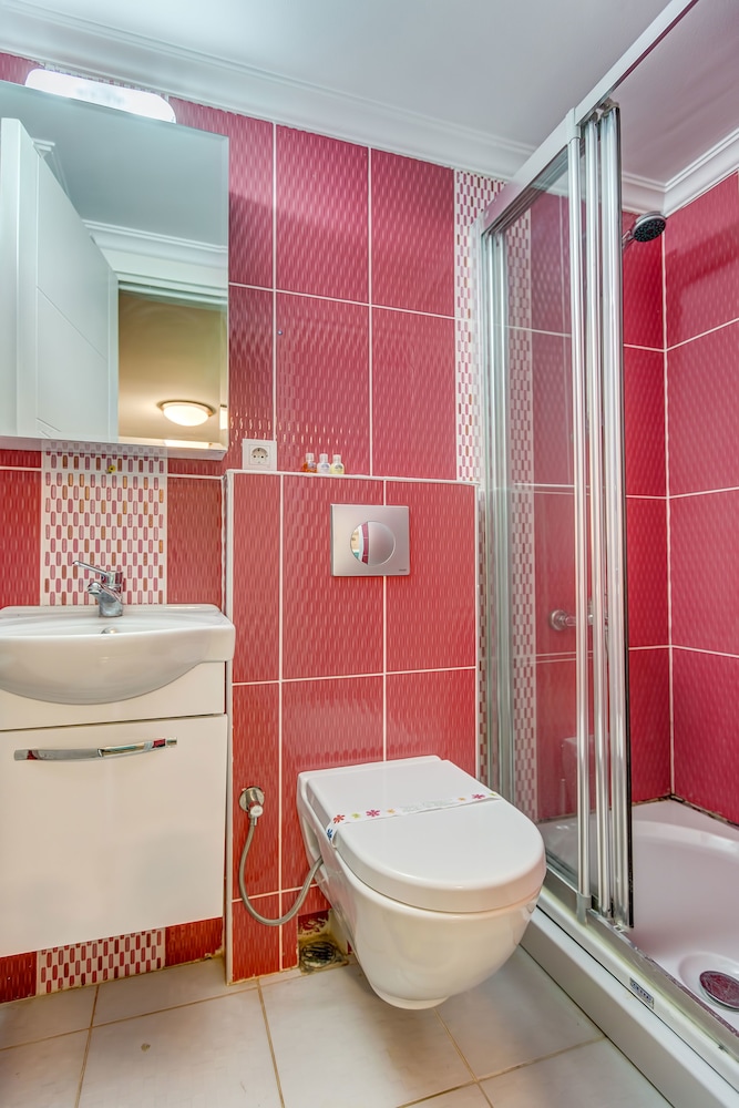 Nefes Hotel 33/34