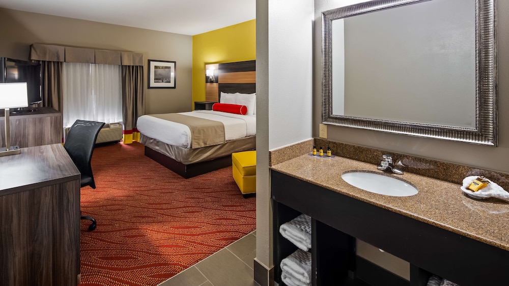 Best Western Plus Midwest City Inn & Suites 13/27